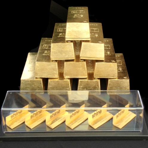 GoldPapersPyramid